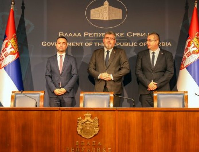 Старовић потписао уговоре са приватним здравственим установама о погодностима за борце