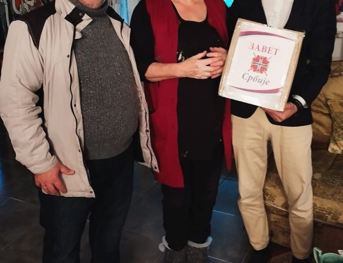 Породици палог хероја Александра Дражевића уручен знак захвалности од Заједнице ветерана Србије