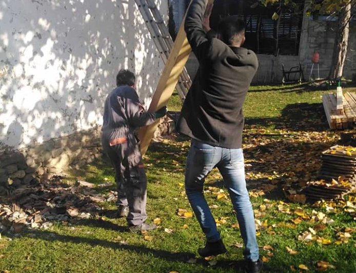 Заједница ветерана Србије помаже саборцу Жарку Николићу: Подигнути рогови на крову новог дома