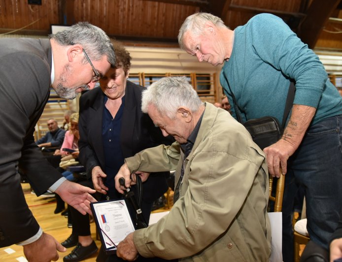 Министар Старовић свечано уручио Борачке споменице у Шапцу