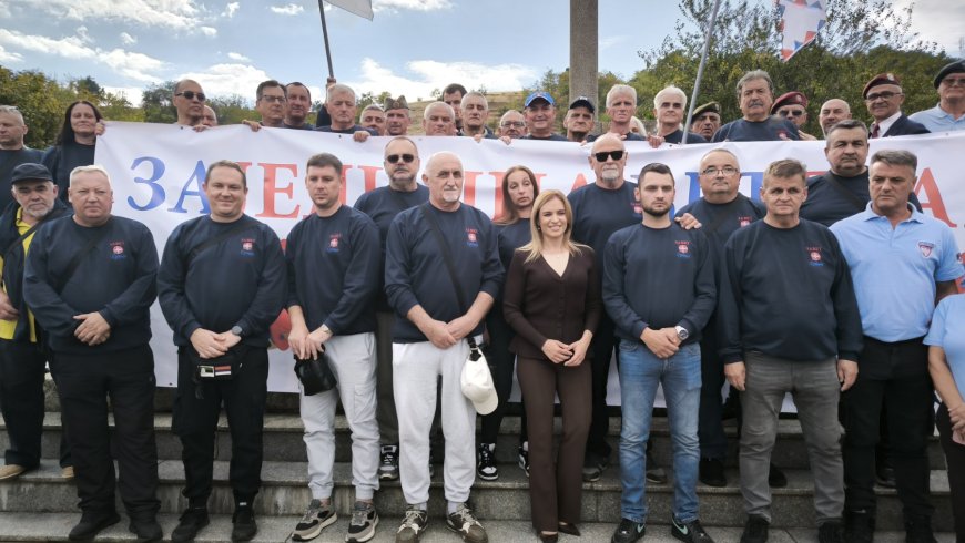 ЗАЈЕДНИЦА ВЕТЕРАНА СРБИЈЕ ОДАЛА ПОЧАСТ СРПСКИМ ЈУНАЦИМА НА ВОЈНИЧКОМ ГРОБЉУ У БИТОЉУ