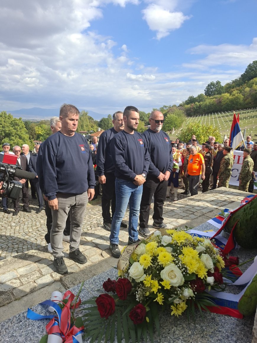 ЗАЈЕДНИЦА ВЕТЕРАНА СРБИЈЕ ОДАЛА ПОЧАСТ СРПСКИМ ЈУНАЦИМА НА ВОЈНИЧКОМ ГРОБЉУ У БИТОЉУ